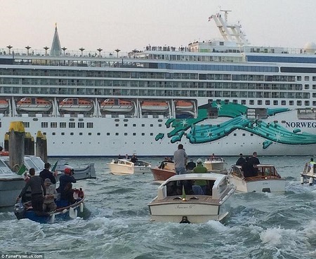 Norwegian Jade 